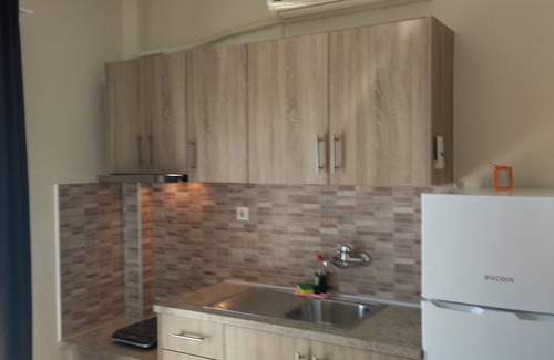 Paralia Dionysiou House | Haus Jorgos by Booking Kottas
