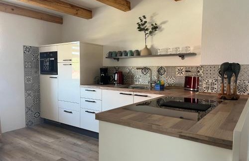 Frielendorf Apartment | Haus Mariechen 5-Sterne-DTV-Ferienwohnung mit sonnigem Frühstücksbalkon, stilvollen Spanndecken und Sauna zum Entspannen