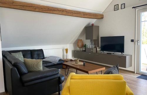 Frielendorf Apartment | Haus Mariechen 5-Sterne-DTV-Ferienwohnung mit sonnigem Frühstücksbalkon, stilvollen Spanndecken und Sauna zum Entspannen