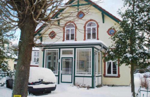 Seeheilbad Graal-Muritz Apartment | Haus Paula - Am Rhododendronpark