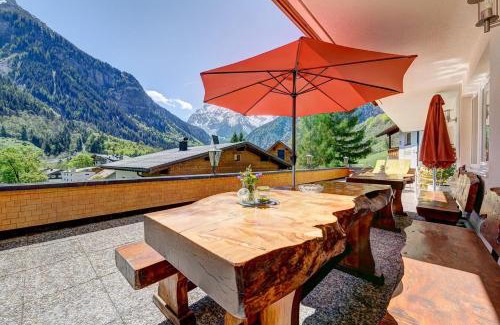 Brand House | Haus Tuklar