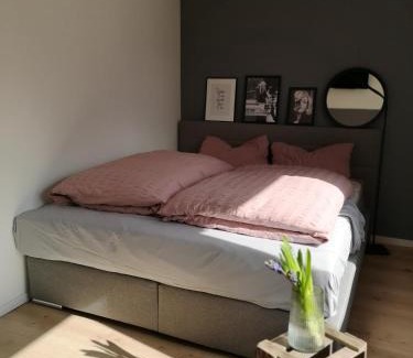 Postbauer-Heng House | Haus zur lachenden Lieselotte I 5 Minuten zu Fuß zum kostenlosen Naturbad I Messenähe I Waldnähe