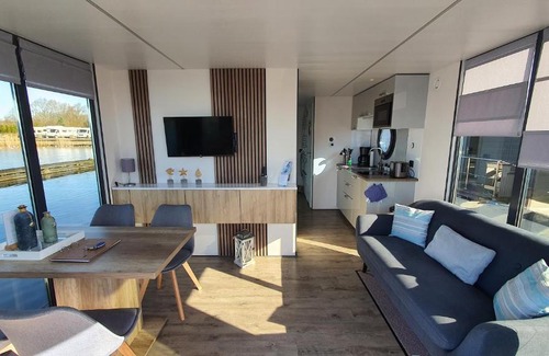 Schleswig Boat Rental | Hausboot Fjord Dory mit Biosauna in Schleswig