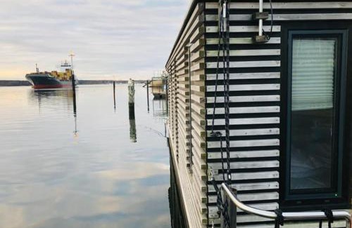 St. Andreas Boat Rental | Hausboot Hafenkönig Lübeck