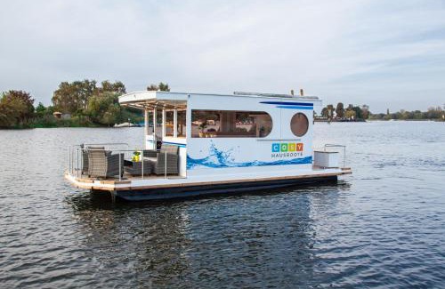 Schwerin Boat Rental | Hausboot Saturn
