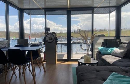 Braunsbedra Apartment | Hausboot Schiff Für 4 Personen Ca 33 M Sup2 In Braunsbedra, Sachsen Anhalt Halle Saale Unstrut Region