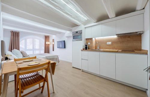 Montblanc Apartment | Hauzify I Apartaments La Plaça