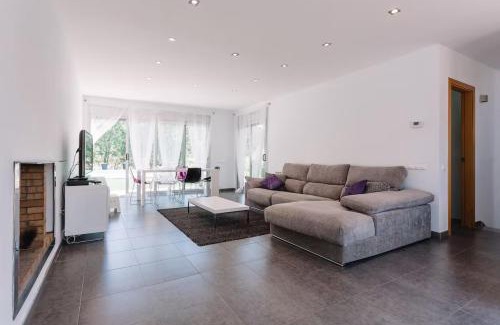 La Canyera Villa | Hauzify I Can Moiset