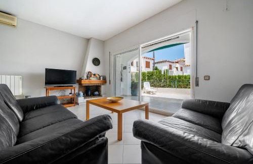 Sant Salvador House | Hauzify I Casa Abat Bassa
