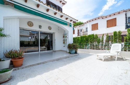 Sant Salvador House | Hauzify I Casa Abat Bassa