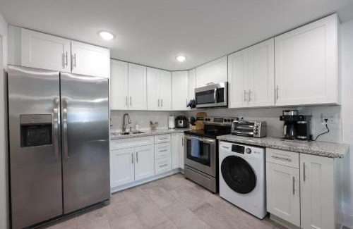 McGregor Apartment | Havana Nights King Bed Sofabed Patio Wi-fi