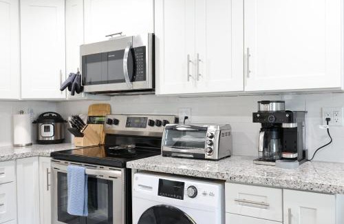 McGregor Apartment | Havana Nights King Bed Sofabed Patio Wi-fi