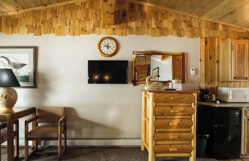 Rice Lake Cabin | Have a peaceful getaway in Room 18 - The Duck Blinds - Curriers Lakeview Lodge