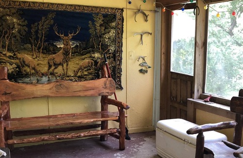 Vian Cabin | Have a Staycation at this cozy cabin near State Park and Blackgum Landing !