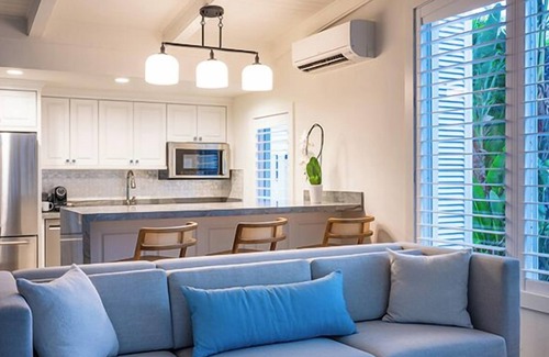 Islamorada House | Have Fun at this Beachfront Paradise with Outdoor Pools, Free Parking!