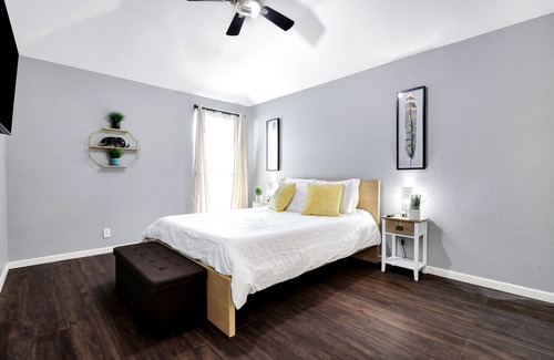 Live Oak House | Have the great stay you've always dreamed of in this 2BR 1 Bath home nestled in a quiet place