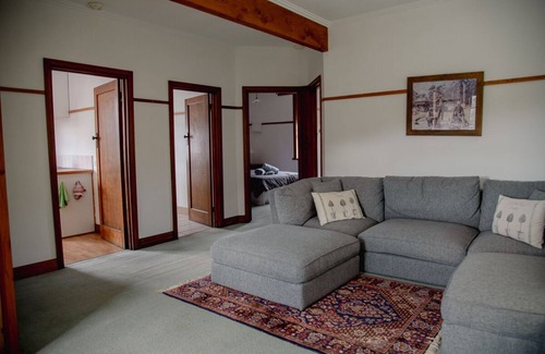 Omeo Apartment | Haven in the Alps 1, Omeo apartment at the door step of the MTB park and skiing.