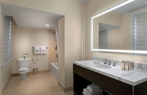 Central West End Hotel | Haven of Relaxation! Pets Allowed! With Parking, Pool, and Cinema!