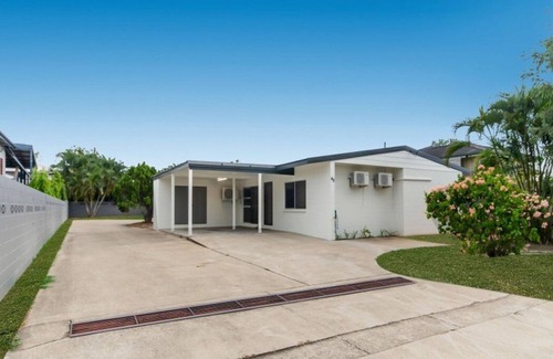 Hermit Park Apartment | Haven on Hughes #1 Peaceful 2BR - 5min to Stadium/City