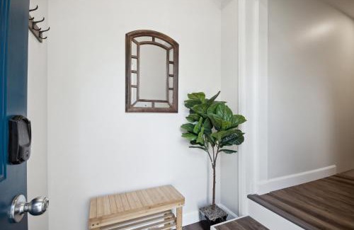 White Oaks Apartment | Haven Suite in London, On 2Br, 1Bath with free washer and dryer