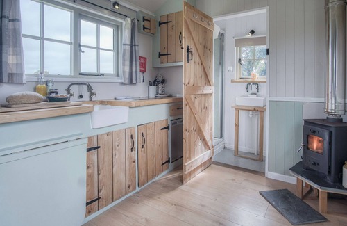 St Ishmaels Apartment | Haven View - 1 Bed Shepherds Hut - St Ishmael's