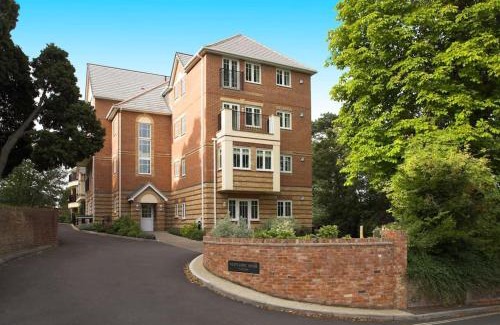 Basingstoke Apartment | Haven With Patio