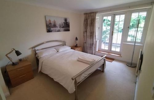 Basingstoke Apartment | Haven With Patio