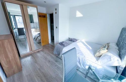 Redbridge Apartment | HavenEase
