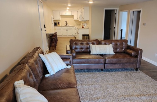 Alto Pass Apartment | Havisham House Suite 88 - 3 bedroom, 2 bath, wine trail, bourbon bar -Alto Pass