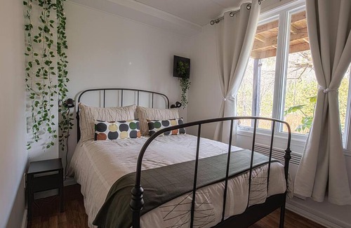 Saint-Brigitte-de-Laval Ski Chalet | Havre de Xavier - chalet à louer + SPA