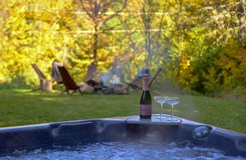Saint-Brigitte-de-Laval Ski Chalet | Havre de Xavier - chalet à louer + SPA