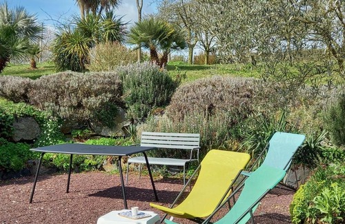 Le Rheu Bed & Breakfast | Havre de paix et jardin tropical. Chambre privée