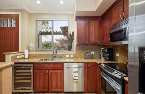 Kamuela Villa | Hawaiian-Style Garden View 2-Br Villa, Ground Floor AC Kitchen & Beach Club Pass