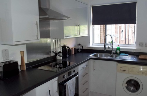 Hinckley Apartment | Hawk 3: Close to town centre / free parking / sleeps 4