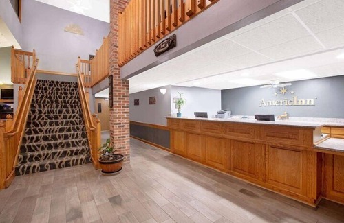 Oakdale Hotel | hawk In Suite Coralville