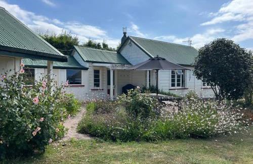 Clive House | Hawkesbury Cottage
