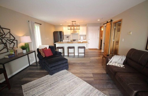 Osage Beach Condo | Hawks Nest Condo -Lake View -Beautifully Updated -King Bed -Minimal Steps!
