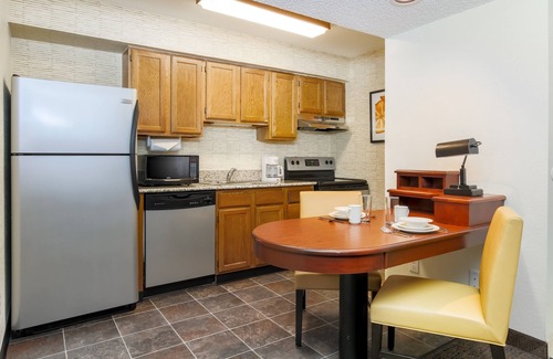 Tinton Falls Hotel | Hawthorn Suites by Wyndham Tinton Falls