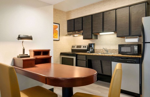 Tinton Falls Hotel | Hawthorn Suites by Wyndham Tinton Falls