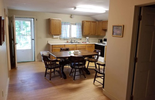 Raymond Cottage | Hawthorne Cottages Chickadee Heights
