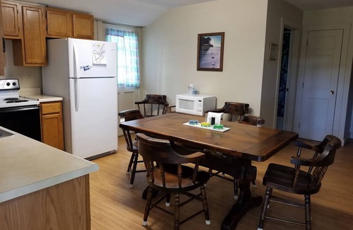 Raymond Cottage | Hawthorne Cottages Chickadee Heights
