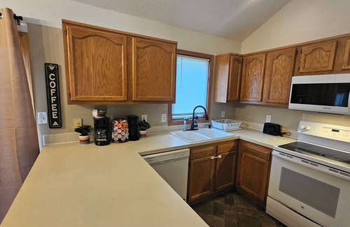 West Des Moines Bed & Breakfast | Hawthorne Hideaway is a Charming 3-bedrm bed & breakfast in West DSM with WiFi
