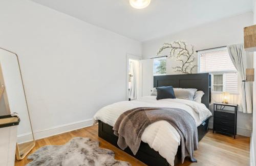 Richmond Apartment | Hawthorne House C - A+ Location!