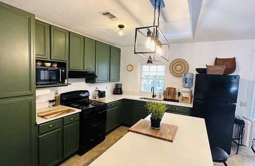 Canyon Lake House | Hay Bale Cabin - 10 acres, views and trails
