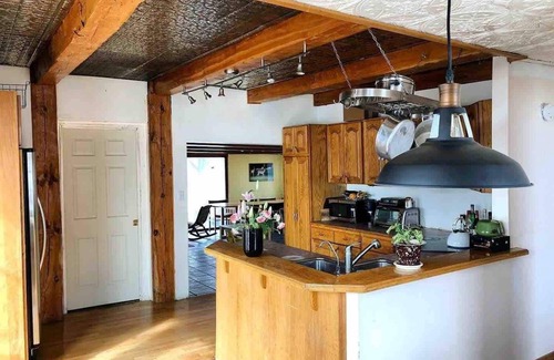 Adolphustown House | Hay Bay Hideaway - Retreat & Conference Centre