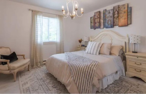 Greater Napanee Apartment | Hay Bay Lakefront Cottage w/ Private Dock & Kayaks