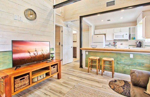 Blanco Cabin | Hayday Getaway - Convenient Pet Friendly Cottage