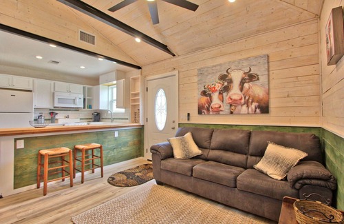 Blanco Cabin | Hayday Getaway - Convenient Pet Friendly Cottage