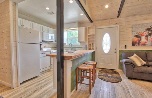 Blanco Cabin | Hayday Getaway - Convenient Pet Friendly Cottage