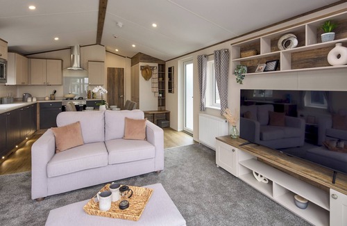Hayling Island House | Hayling Island 2 Bed Hot Tub Caravan Pet SM18